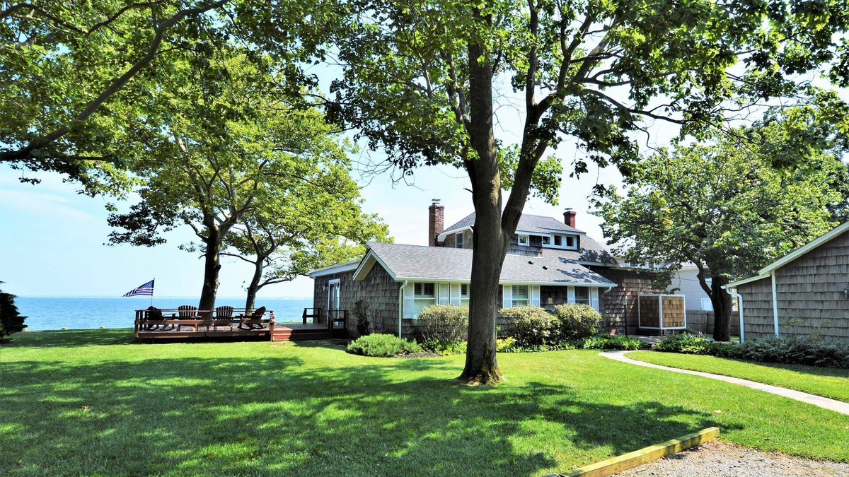 Jamesport House | Peconic Bay Private Beachfront Escape