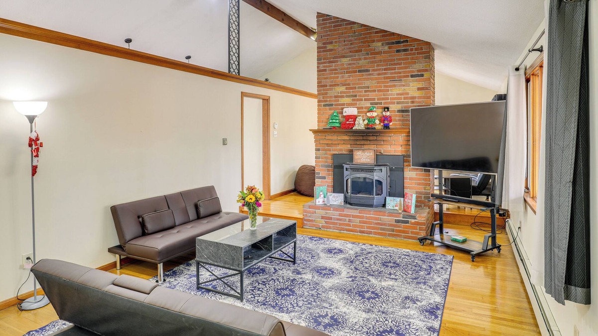 Salem House | Peek-a-Boo Lake Views & Yard: Windham Home