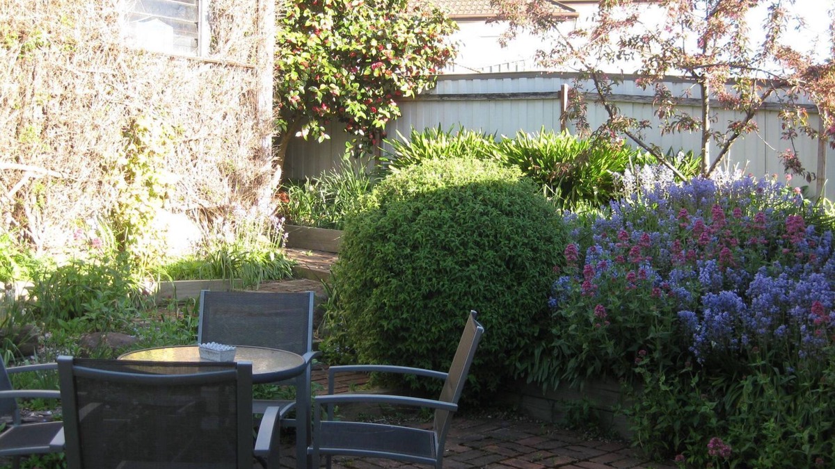 Golden Point House | Peel Cottage Bed & Breakfast