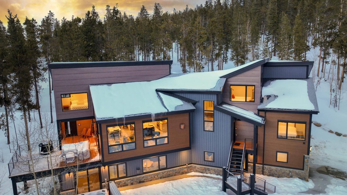 Baldy Mountain House | Peerless Retreat: Newly Remodeled, Views, Hot Tub, Pool Table, Shuttle