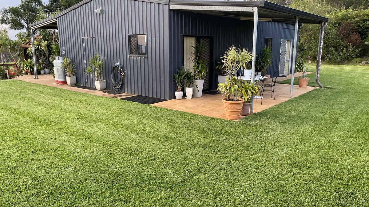 Adelaide Park Cabin | Pegasus Horse Park farm stay is a rural retreat close to the beach.