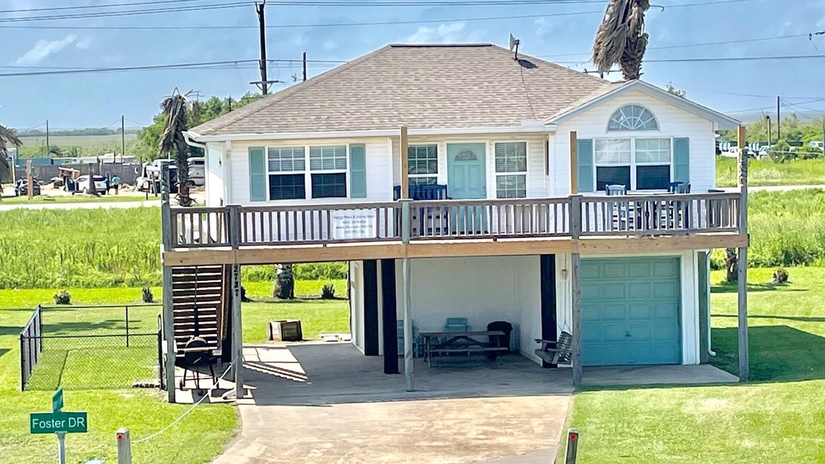 Port Bolivar House | Peggy Macs/Johnie Macs! Great view, location, clean, fence for pets! Sleeps 6.