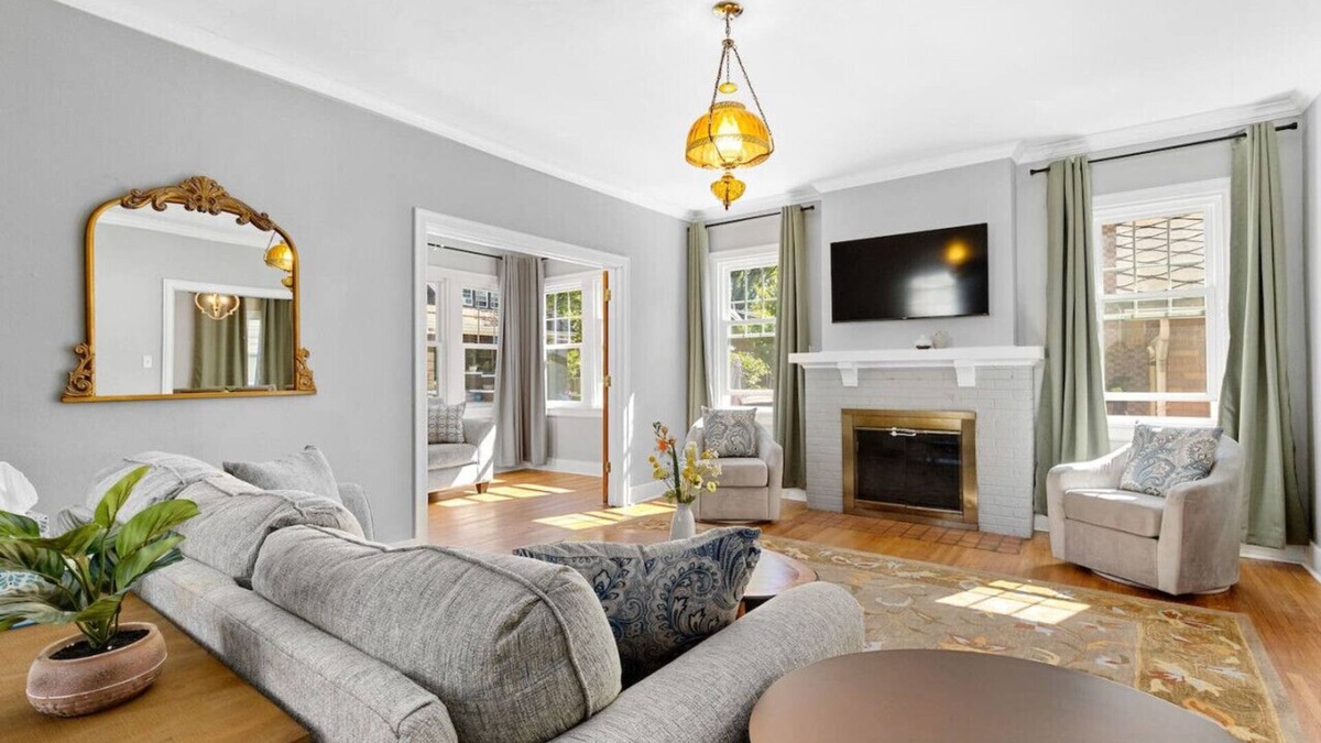Pekin House | Pekin Rose House - 3b 2.5ba