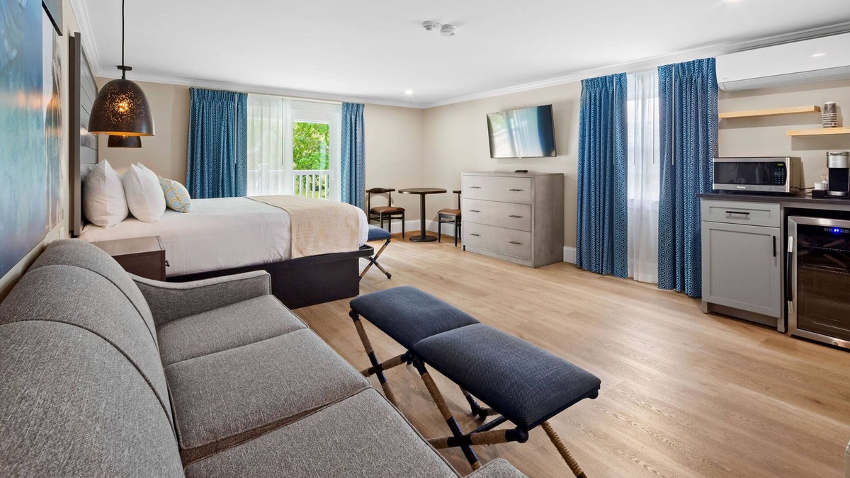 West Dennis Hotel | Pelham on Main