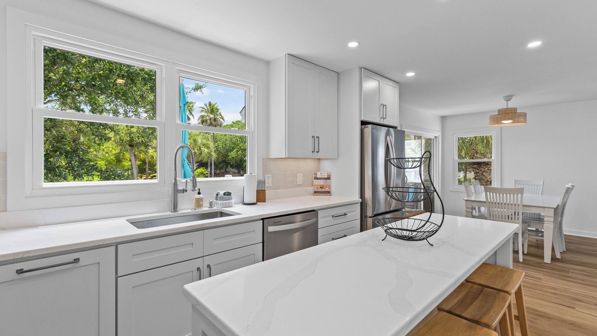 Pelican Bay House | Pelican Bay 13 - Brand New Reno! 1 Block to Beach!