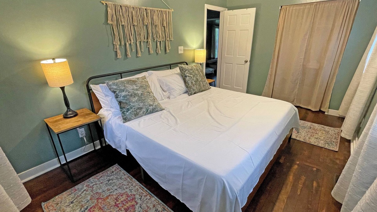 Spring Grove Cottage | Pelican LakeHouse w/boat slip & sauna - sleeps 4