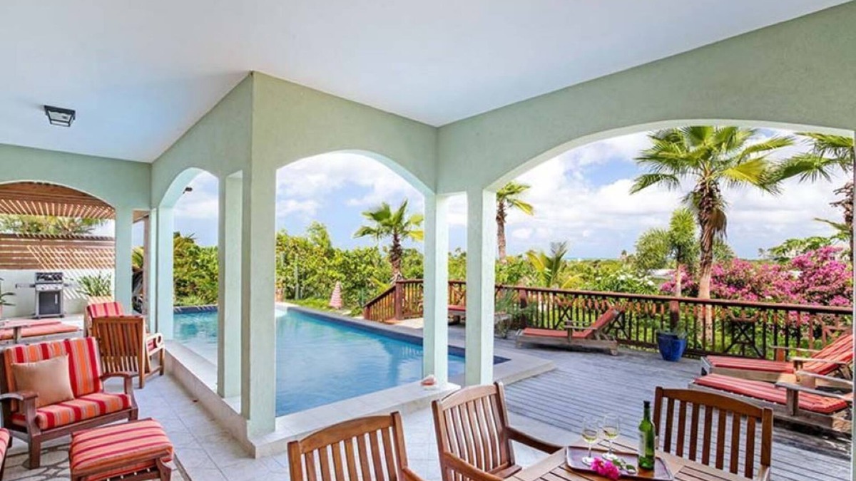The Bight House | Pelican Paradise