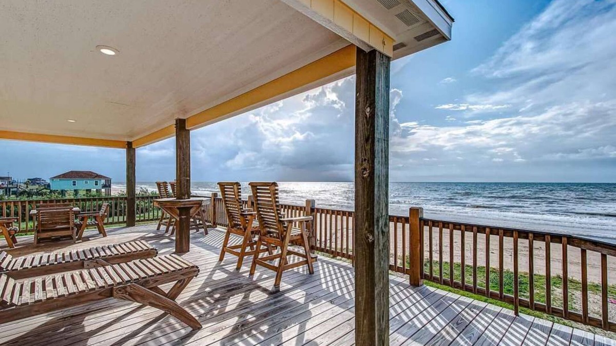 Gilchrist House | Pelican Shores: Sun, Sand, and Serenity – 3BR Beachfront Retreat!