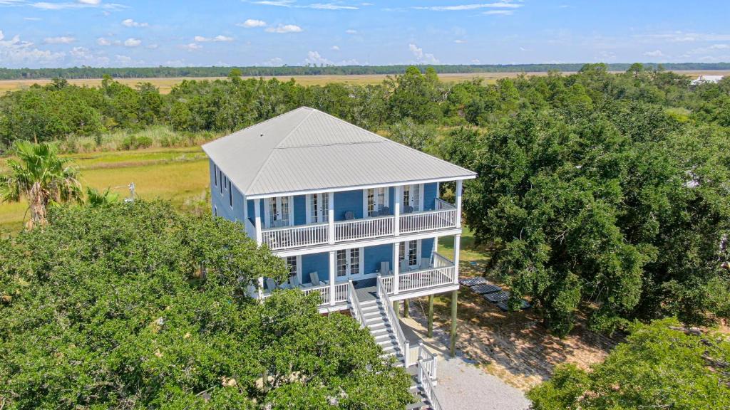 Ocean Springs Apartment | Pelican View Beach House - Private Beach!