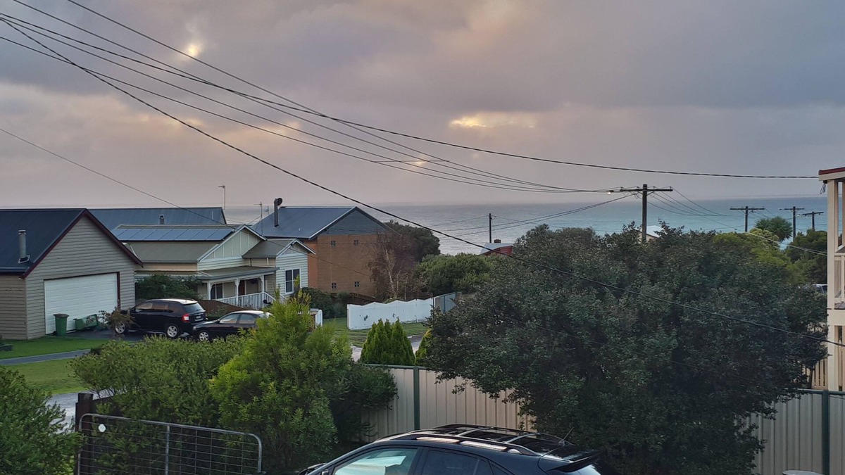 Portland North House | pelican view - see the sea in our peaceful family/pet-friendly elevated home