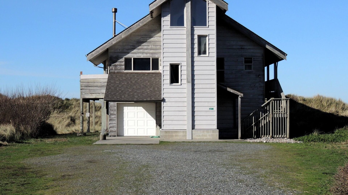 Gold Beach House | PELICAN WATCH AT ROGUE SHORES ON THE SOUTHERN OREGON COAST
