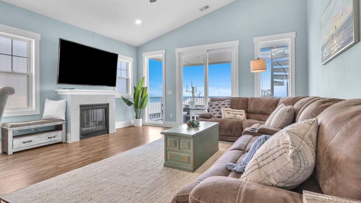 North Carolina Coast Apartment | Pelican Watch at Carolina Beach Boardwalk