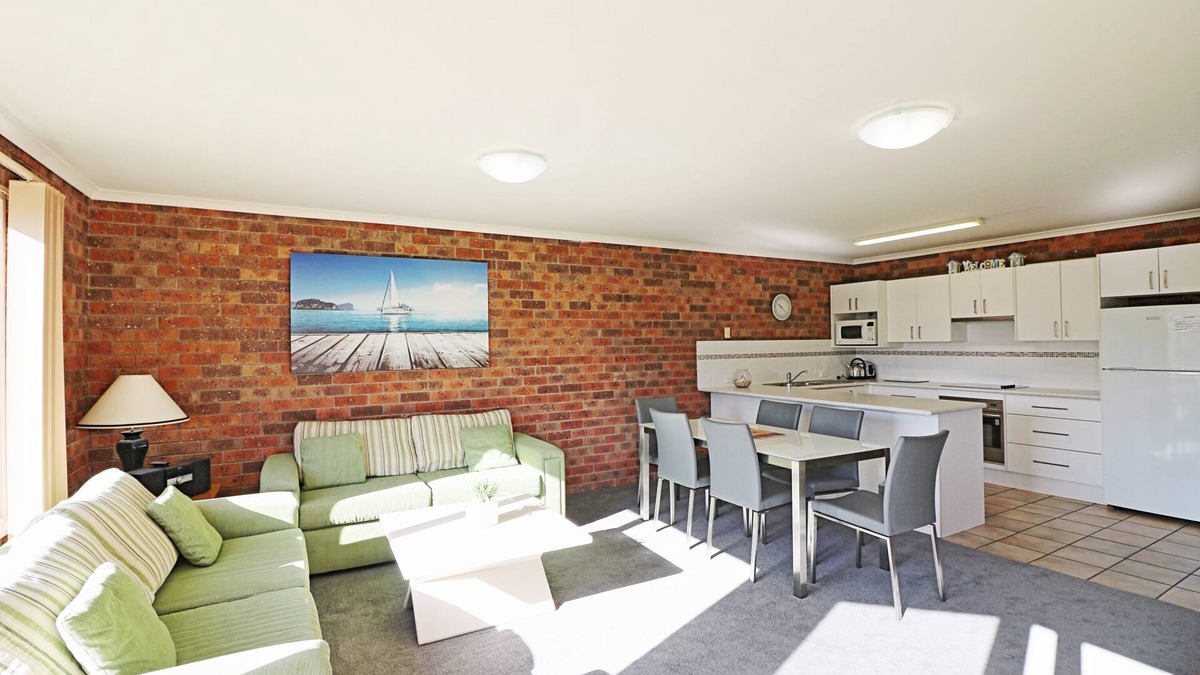 Merimbula Apartment | Pelican Waters Unit 2, ground level accommodation