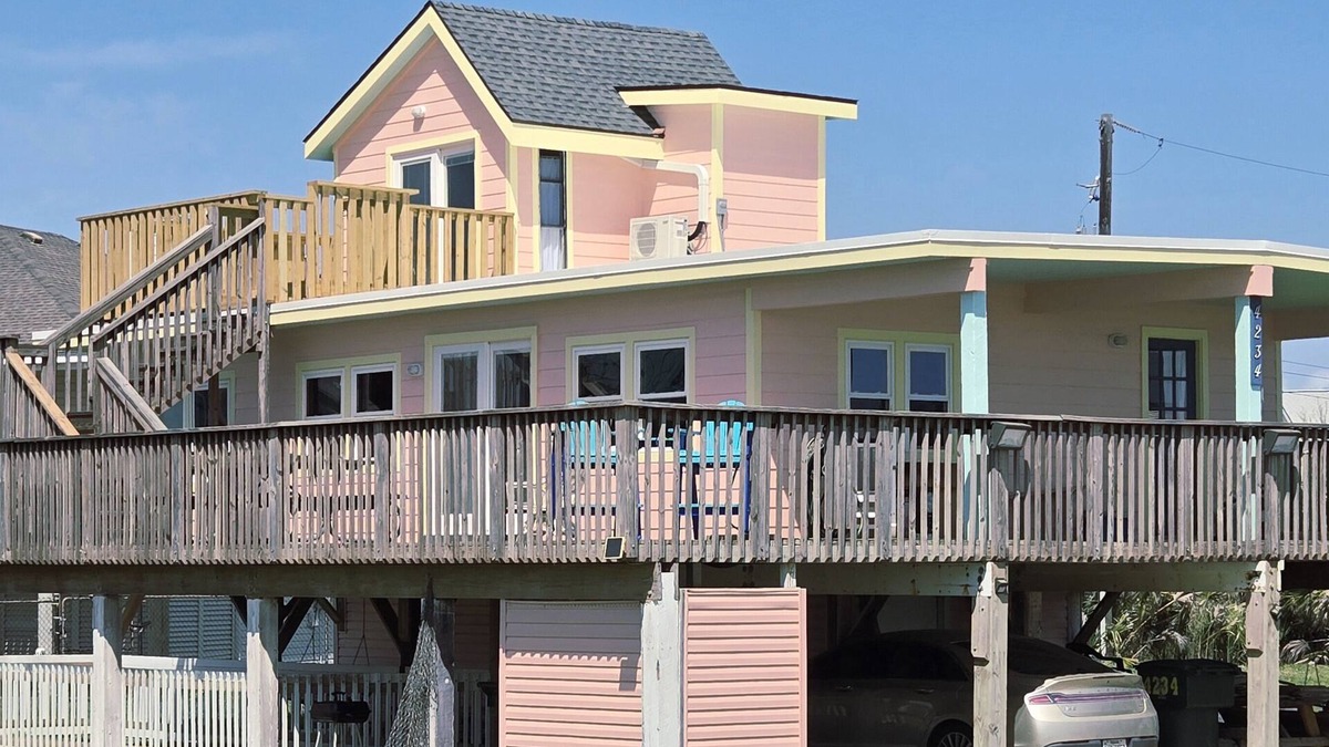Pirates Beach West House | Pelicans and Flip Flops