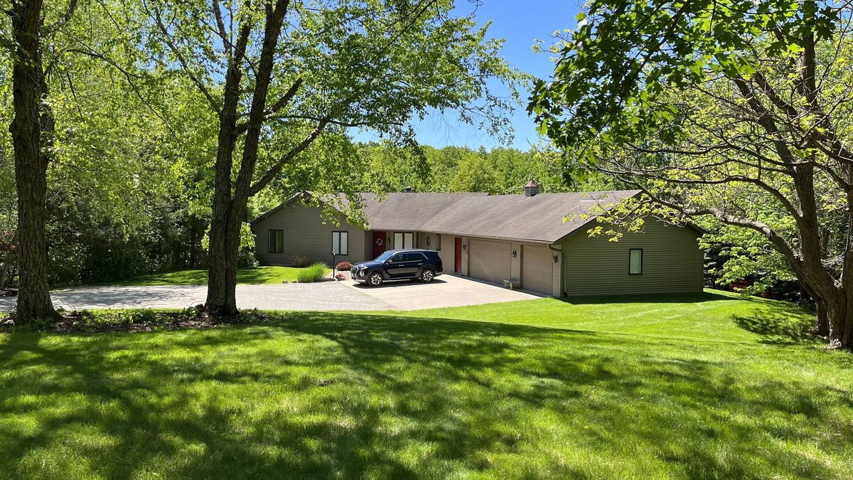 Pella House | Pella & Red Rock Lake