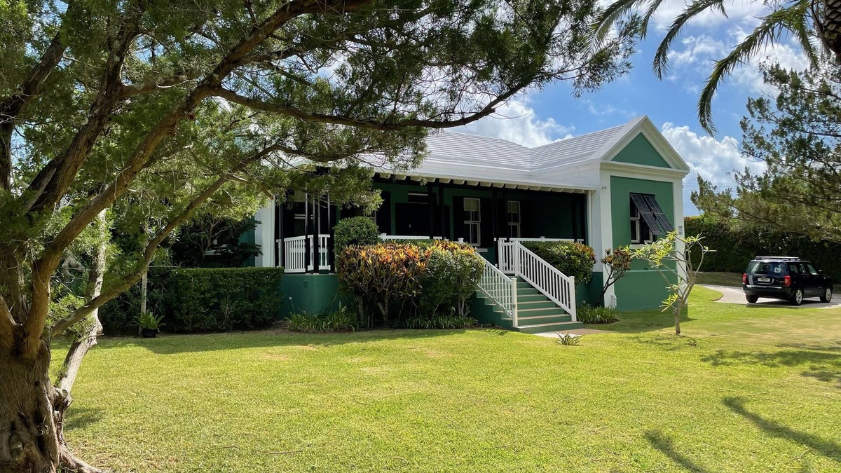 Pembroke House | Pembroke Villa - Business and Vacation Home