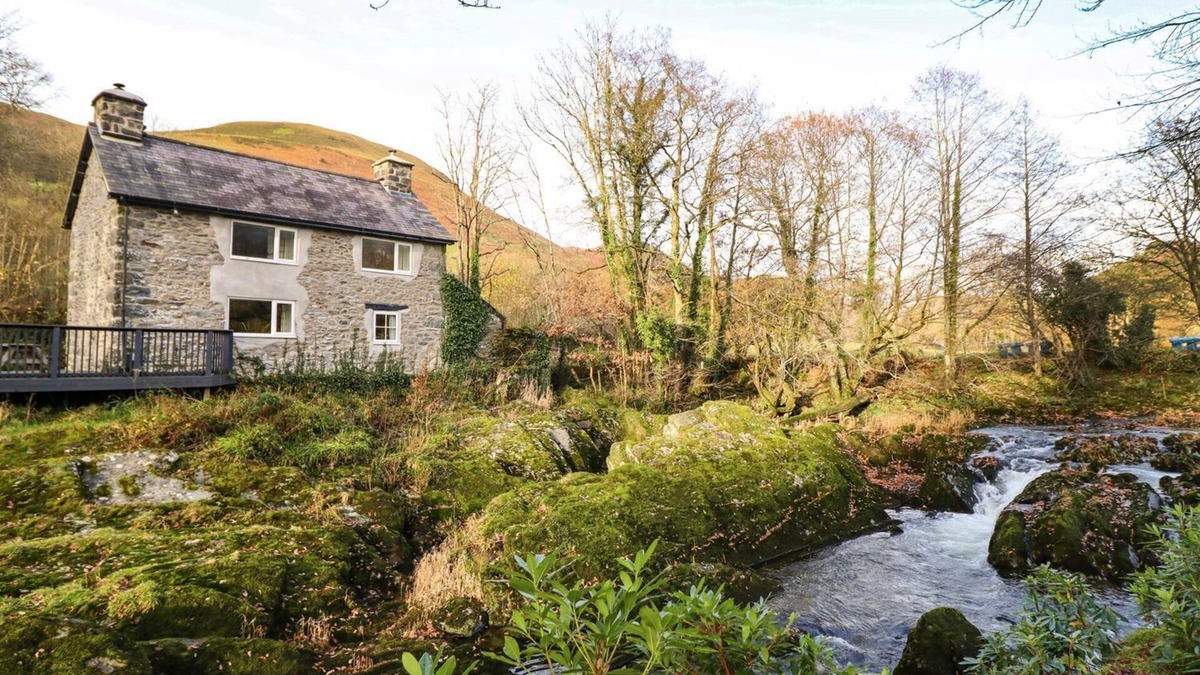Mawddwy Cottage | PEN Y BONT, pet friendly, character holiday cottage in Mallwyd