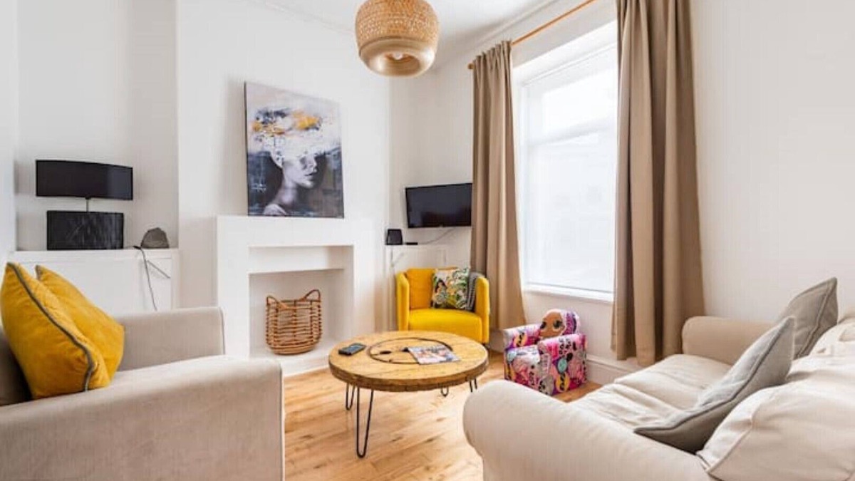 Penarth House | Penarth Townhouse close to Sea and City