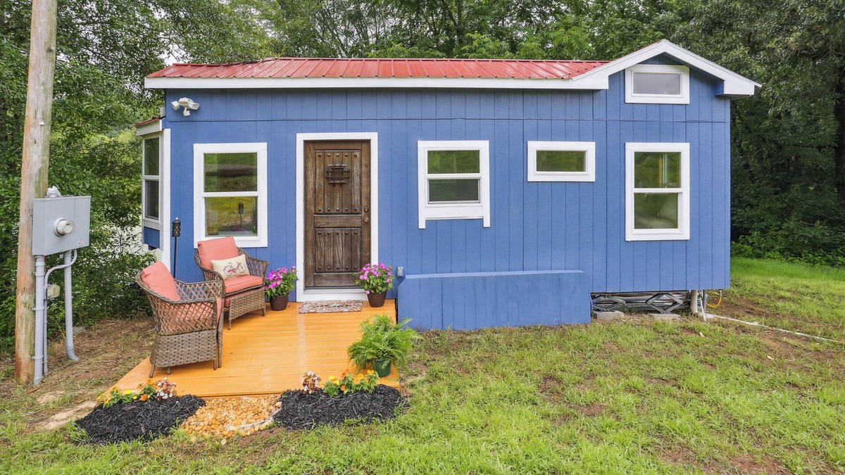 Pendergrass Cabin | Pendergrass Tiny Home Cabin on Pond w/Fire Pit!