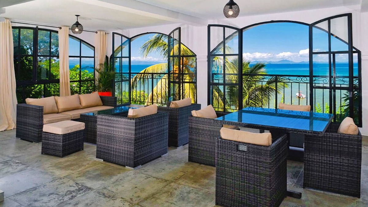 Hell-Ville Apartment | Penelope: Bright, stylish apt in city centre!