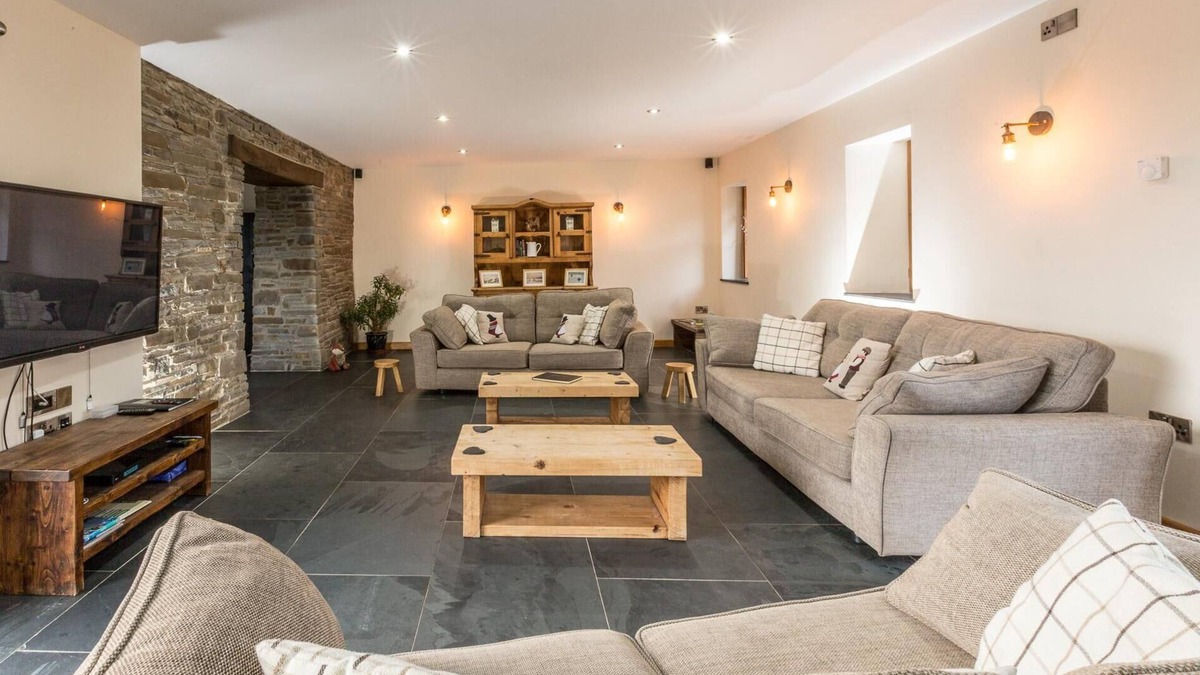 Llandeilo House | Pengelli Dairy. Country view with hottub