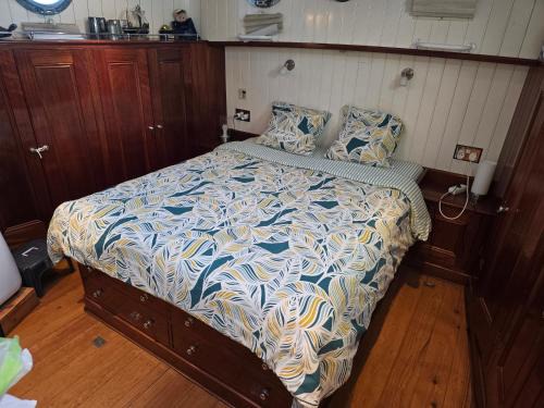 Aigues-Mortes Boat Rental | Peniche Saul Nomad