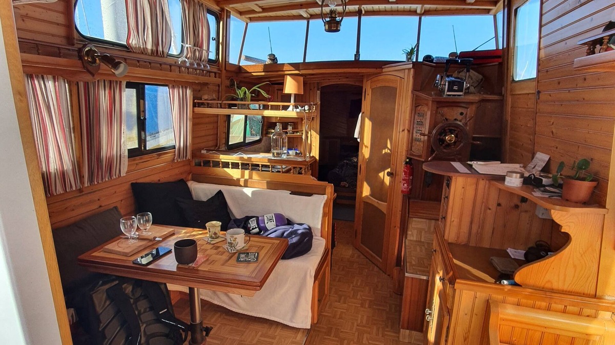 Trentemoult Boat Rental | Penichette full of charm on the port of Trentemoult