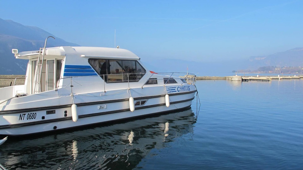 Aix-les-Bains Boat Rental | PENICHETTE HABITABLE ANY COMFORT quai- LAKE BOURGET - Savoie
