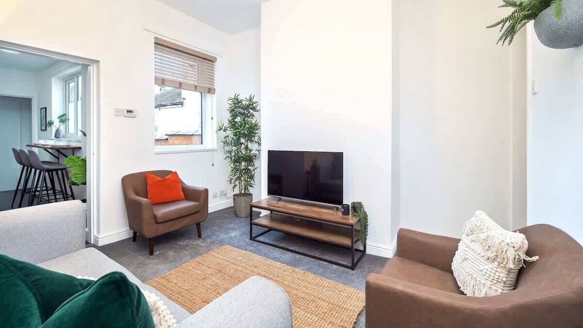 Stoke-on-Trent House | Penkhull House Summar