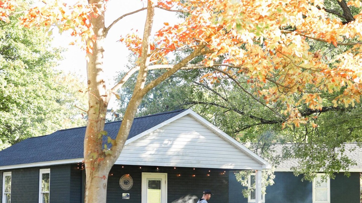 Milroy Cabin | Penn State Deluxe Cabin