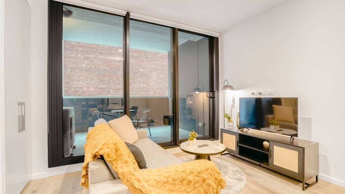 Moonee Ponds Apartment | Penny Lane - 2BR Apt in the Heart of Moonee Ponds