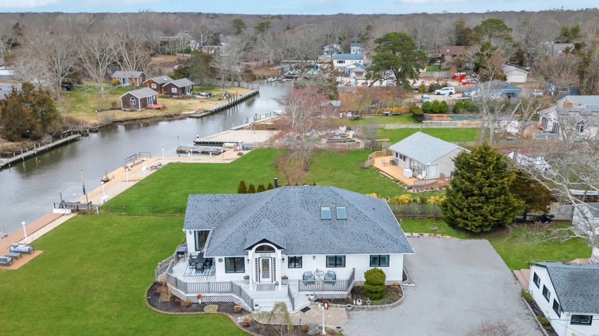 Hampton Bays House | Penny Lane Hamptons cozy getaway