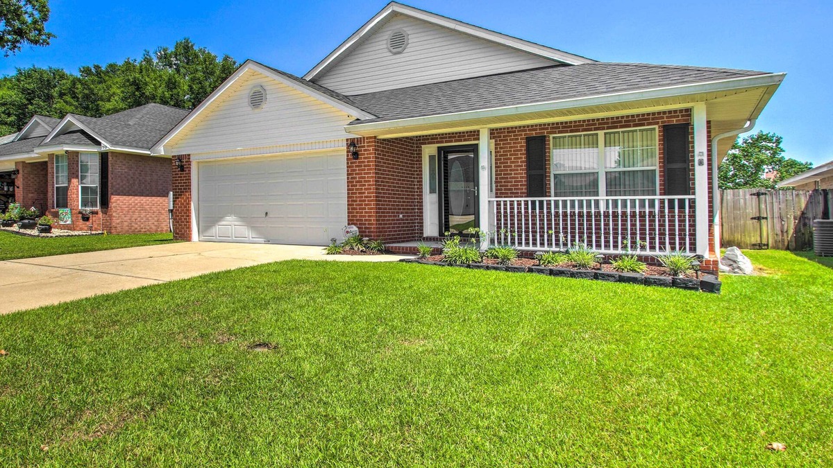 West Pensacola House | Pensacola Home ~ 2 Mi to Perdido Bay Beaches!
