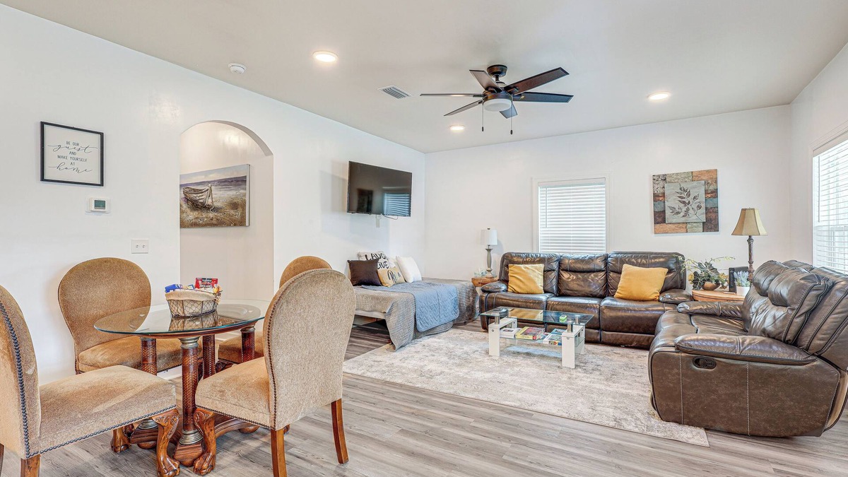 West Pensacola House | Pensacola Home on 1 Acre w/Large Yard & Grill!