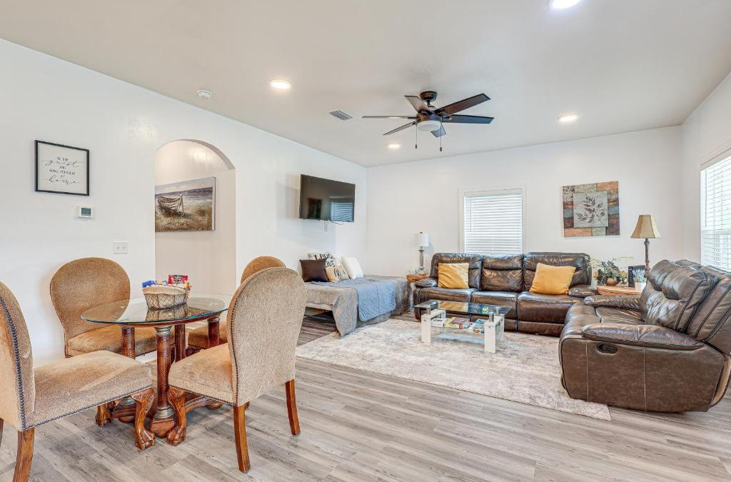 West Pensacola House | Pensacola Home on 1 Acre with Large Yard and Grill!