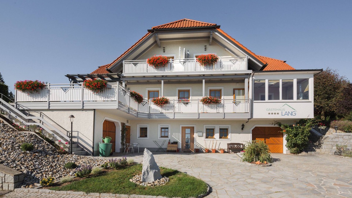Pfarrkirchen im Muehlkreis Apartment | Pension in a fantastic location with mountain views