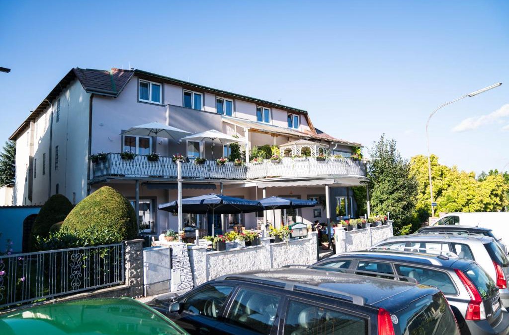 Bad Sauerbrunn House | Pension & Restaurant La Amalia