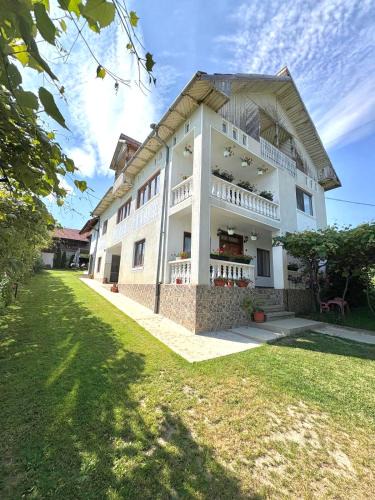Baia de Fier House | Pensiunea Angelica