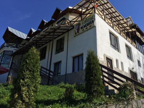 Tesila House | Pensiunea Cabana Veverita Valea Doftanei