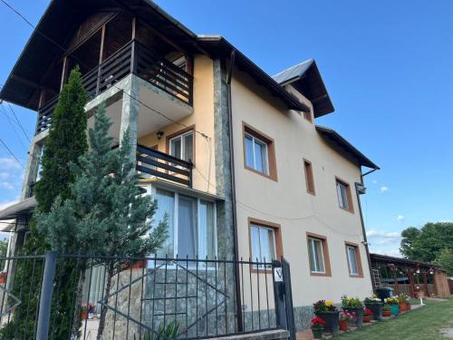 Baia de Fier House | Pensiunea Casa Domnitei