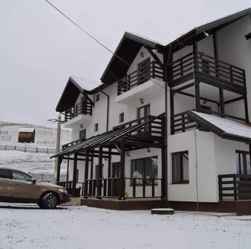 Neagra Sarului Villa | Pensiunea Cassandra
