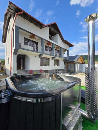 Corbi House | Pensiunea Corbii de Piatră
