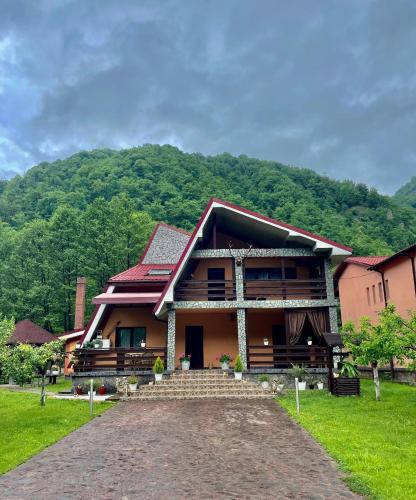 Malaia House | Pensiunea Cristalis