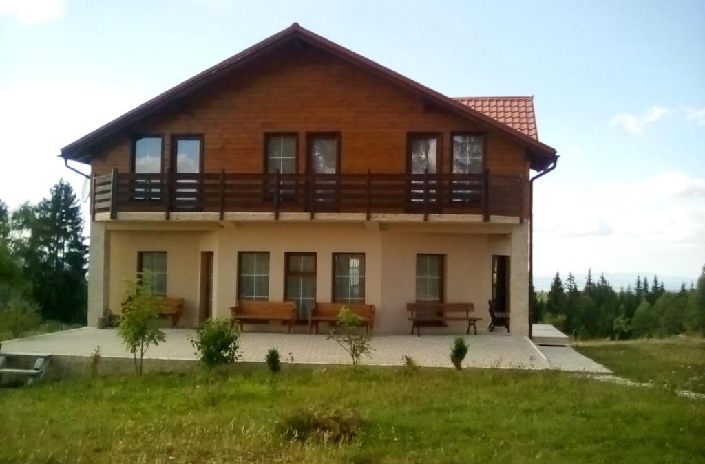 Calatele House | Pensiunea Dealu Negru 17B