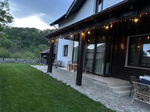 Cicanesti House | Pensiunea Eden
