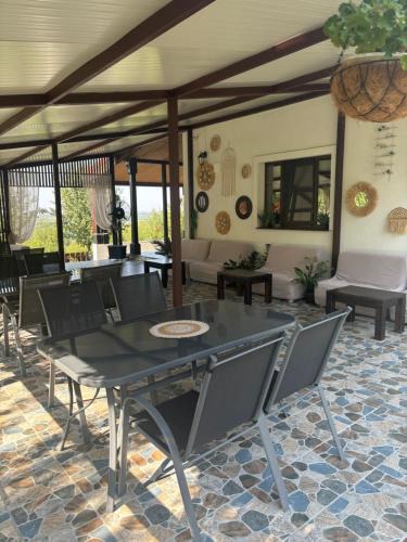 Barnova House | Pensiunea Emelys, Iasi