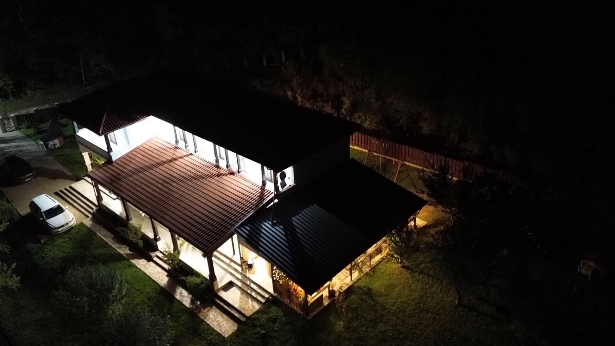 Barnova House | Pensiunea Emelys