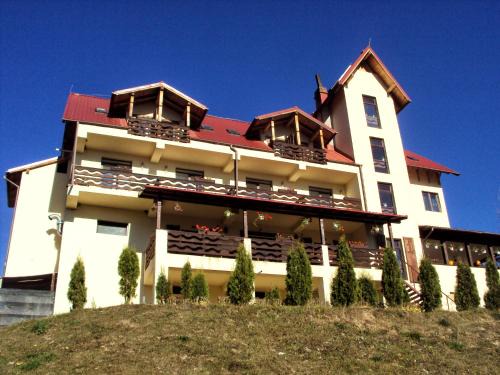 Hangu House | Pensiunea Lostrita