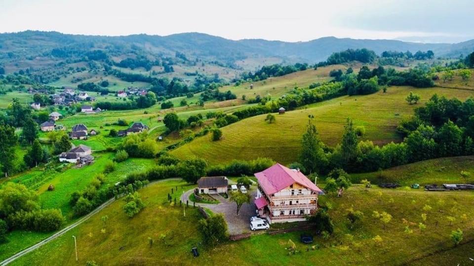 Stramtura House | PENSIUNEA PLAI STRABUN