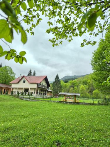 Tarcau House | Pensiunea Poiana Cerbului